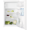 Electrolux LFB2AE88S с отворена врата, рафтове с храна, чекмедже за зеленчуци и поставки за бутилки.