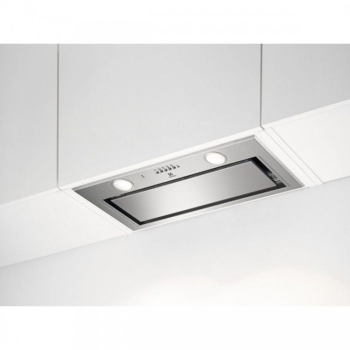 Абсорбатор Electrolux LFG719X, вграден в бял кухненски шкаф, с включено осветление