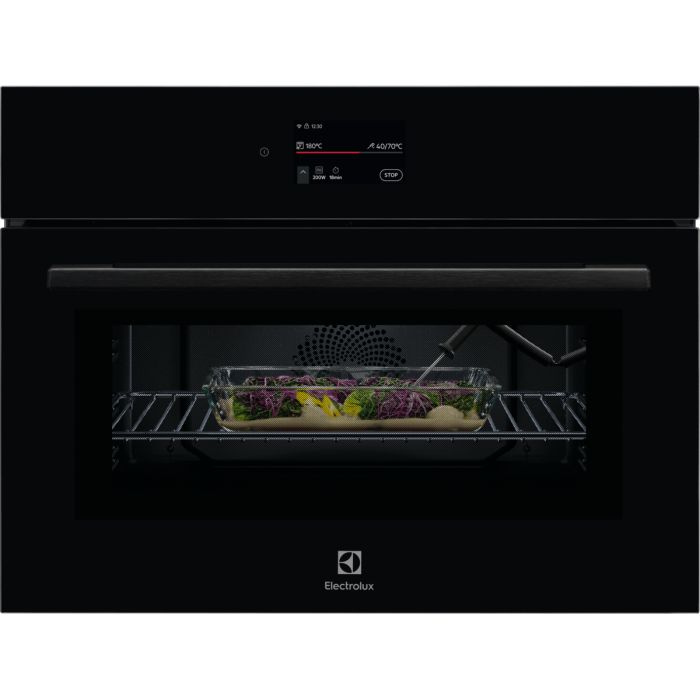 Преден изглед на черна фурна Electrolux LVL9E2XZ с включен дисплей и термосонда в съд с храна